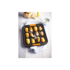 Moule 12 madeleines Pâtiliss Le Creuset